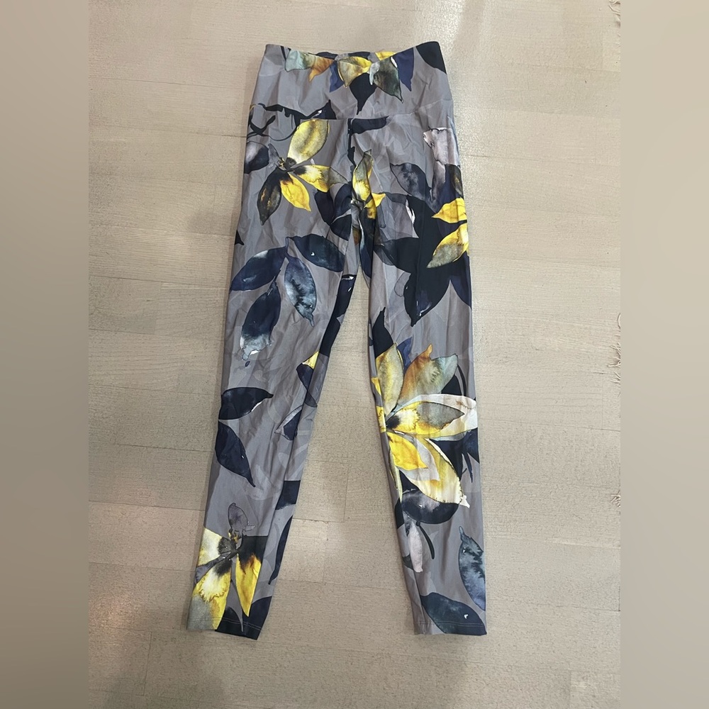 Oysho sport leggings! Floral print.
